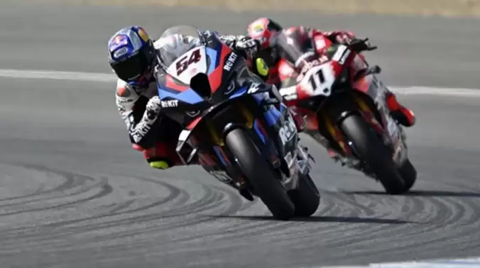 Şampiyonluk yarışında Toprak Razgatlıoğlu’na büyük şok! Skandal hareket sonunda yarış dışı kaldı