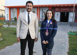 Milli güreşçi Evin’in madalya kazandıran azmi Milli güreşçi Evin’in madalya kazandıran azmi