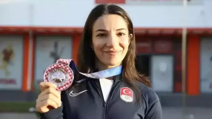 Milli güreşçinin acı günü! Babasını kaybetti Milli güreşçinin acı günü! Babasını kaybetti