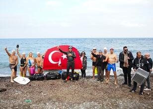 İsveçli yüzücü davul zurna eşliğinde Türkiye’den uğurlandı